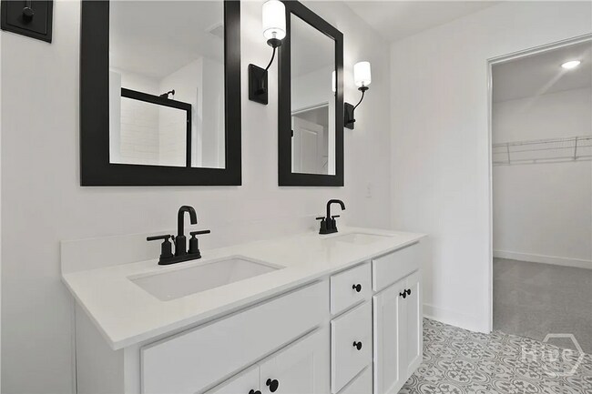 Building Photo - Beautiful 5-Bedroom, 3-Bath Home in Bloomi...