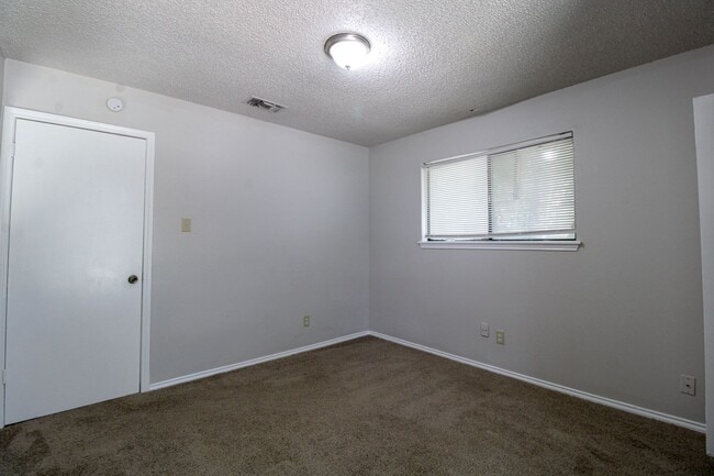 Building Photo - 3811 Bremen Ave