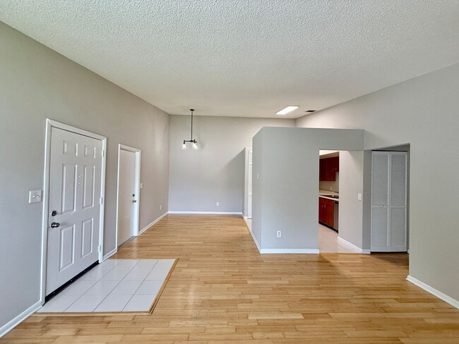 Building Photo - Cute 3/2 Townhome in Winter Park - close t...