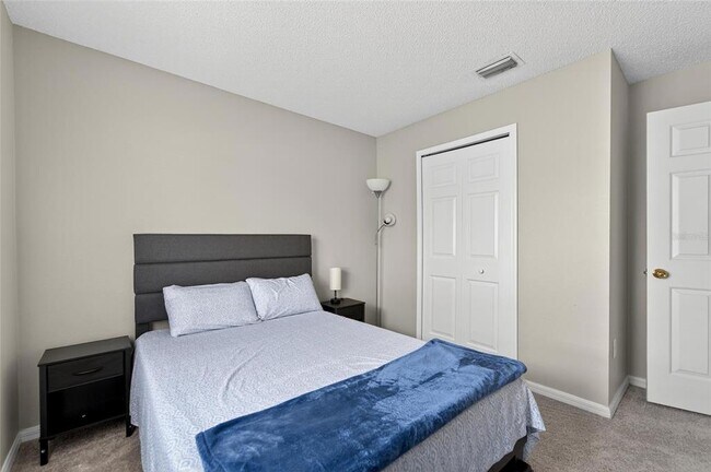 Building Photo - 11812 Lynmoor Dr