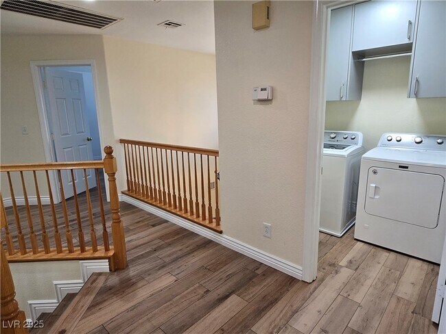 Building Photo - 221 Palmarosa St
