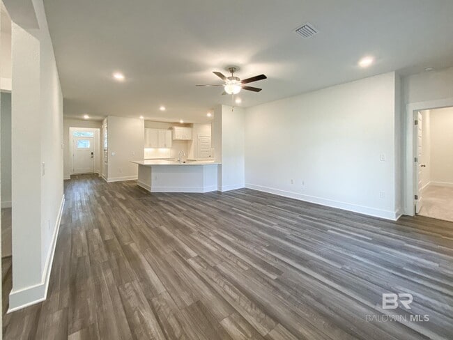 Building Photo - 510 Hardwood Ave