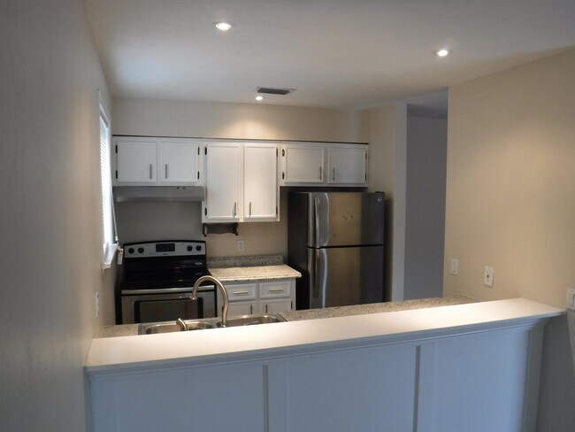 Building Photo - 2308 Sylvan Ct