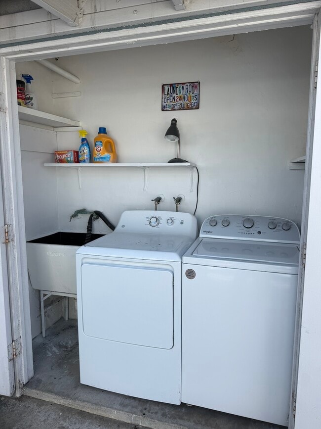 Building Photo - 618 Clubhouse Ave