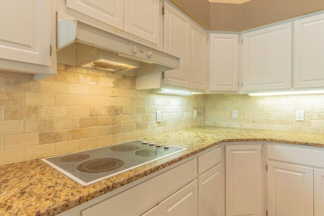 Building Photo - 10 Lindura Ln