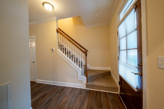 Building Photo - Charming 2-Bedroom Townhome in College Hill – Available Now!
