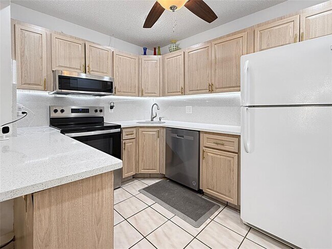 Building Photo - 301 Knotty Pine Cir