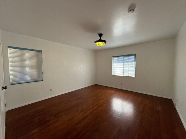 Building Photo - 507 Pullman St