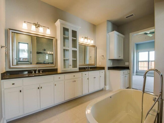 Building Photo - 1107 Sarah St