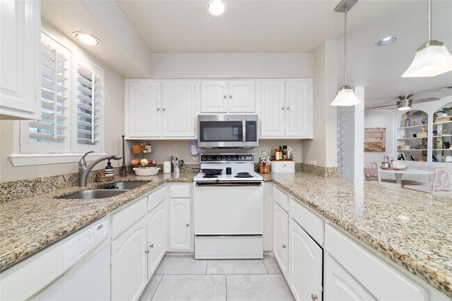 Building Photo - 869 Wax Myrtle Ln