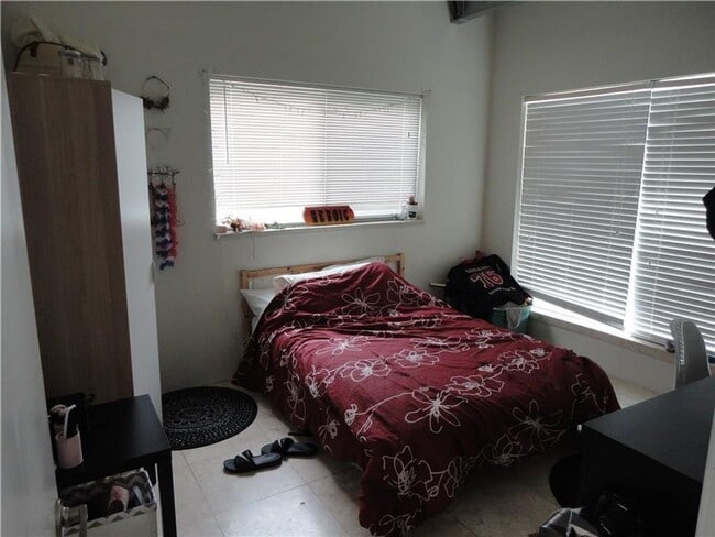 Building Photo - 210 E 32nd St