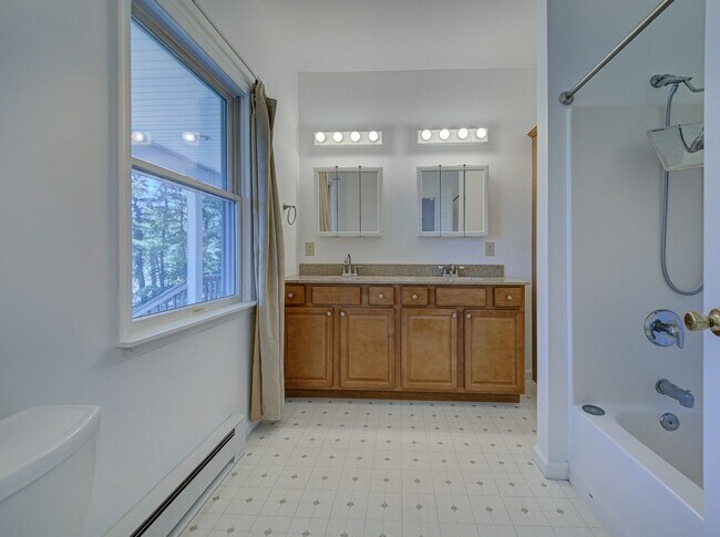 Building Photo - 756 Lakehurst Rd