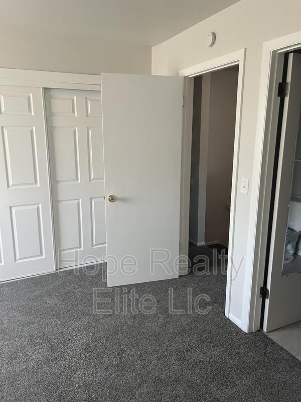 Building Photo - 2463 Astrozon Cir