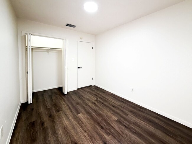 Building Photo - Stoneridge Apartments