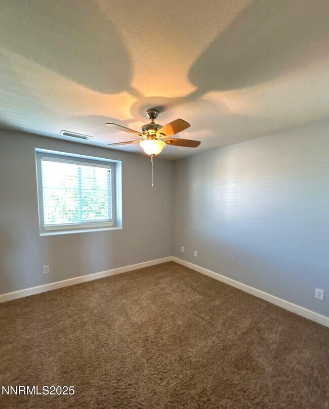Building Photo - 2065 Long Hollow Dr