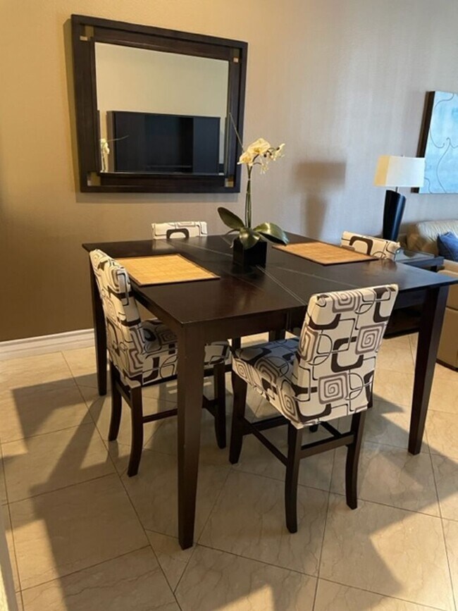 Building Photo - Meridian TOP FLOOR Furnished 1 bed | 1 bath condo with Strip and High Roller view.