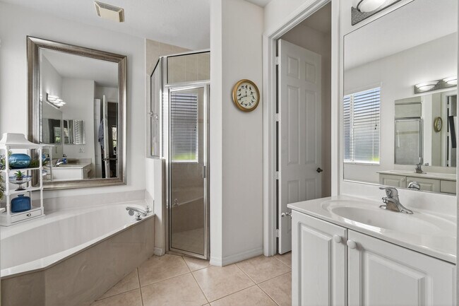 Building Photo - 425 SW Talquin Ln