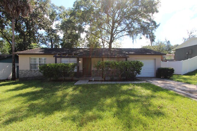 Building Photo - Lovely Home Available NOW!