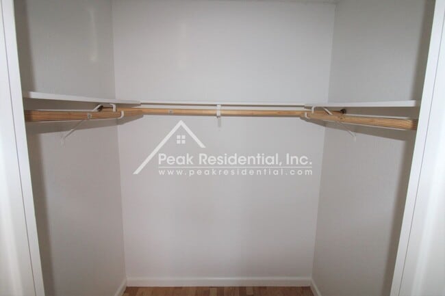 Building Photo - Cute 2bd/2ba Duplex with Garage - Walk to ...