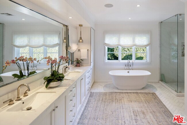 Building Photo - 9135 Hazen Dr