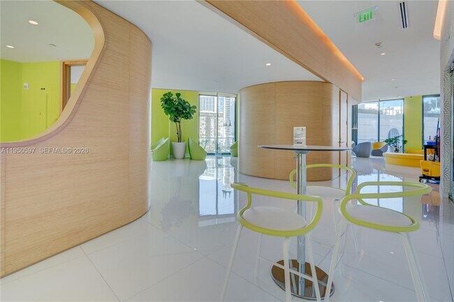 Building Photo - 501 NE 31st St