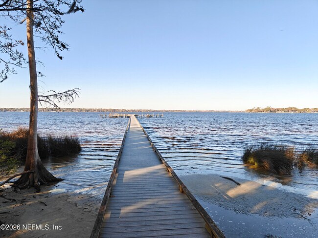 Building Photo - 1563 Lakeway Dr