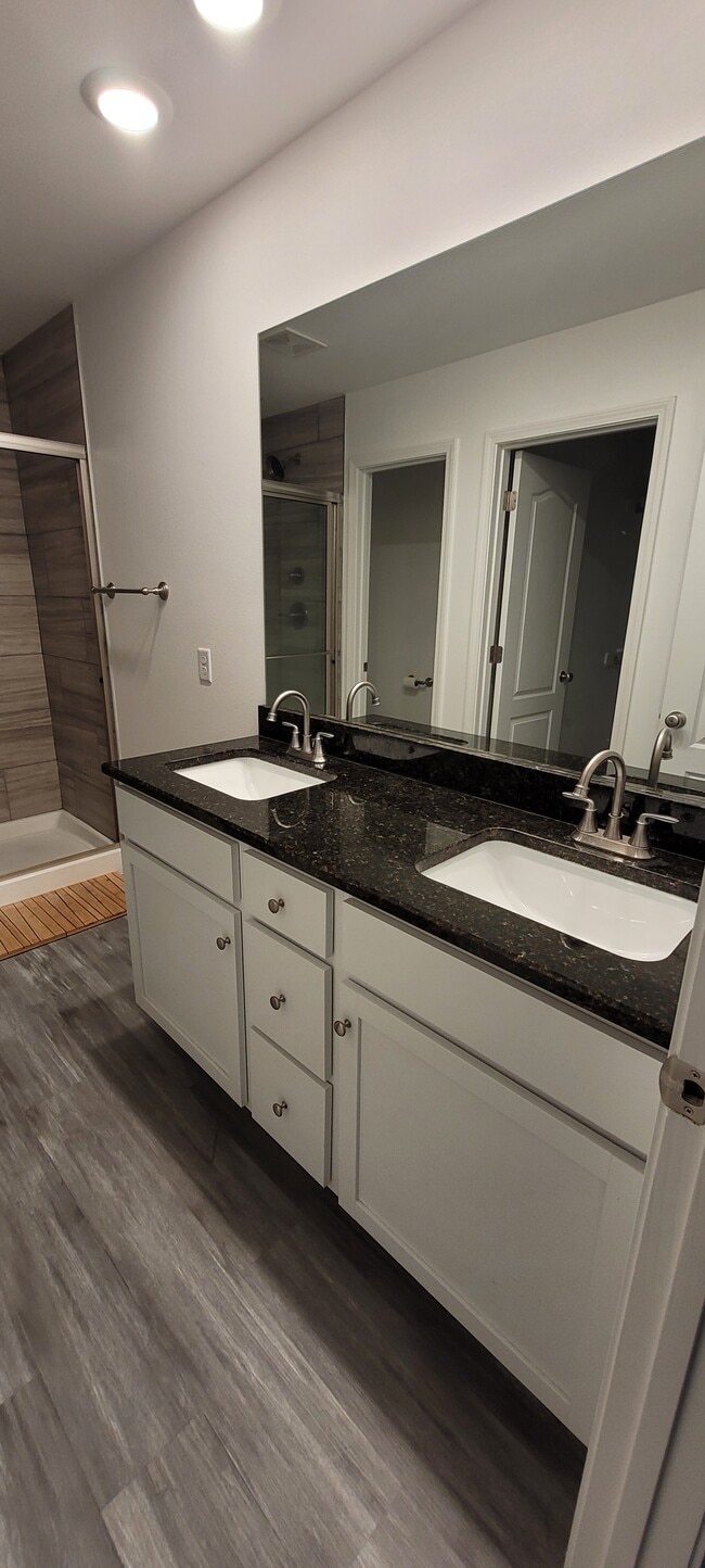 Building Photo - 45 Buena Vis Dr