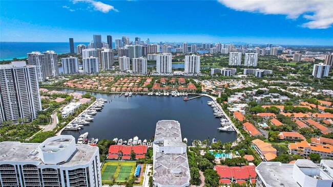 Building Photo - 3610 Yacht Club Dr