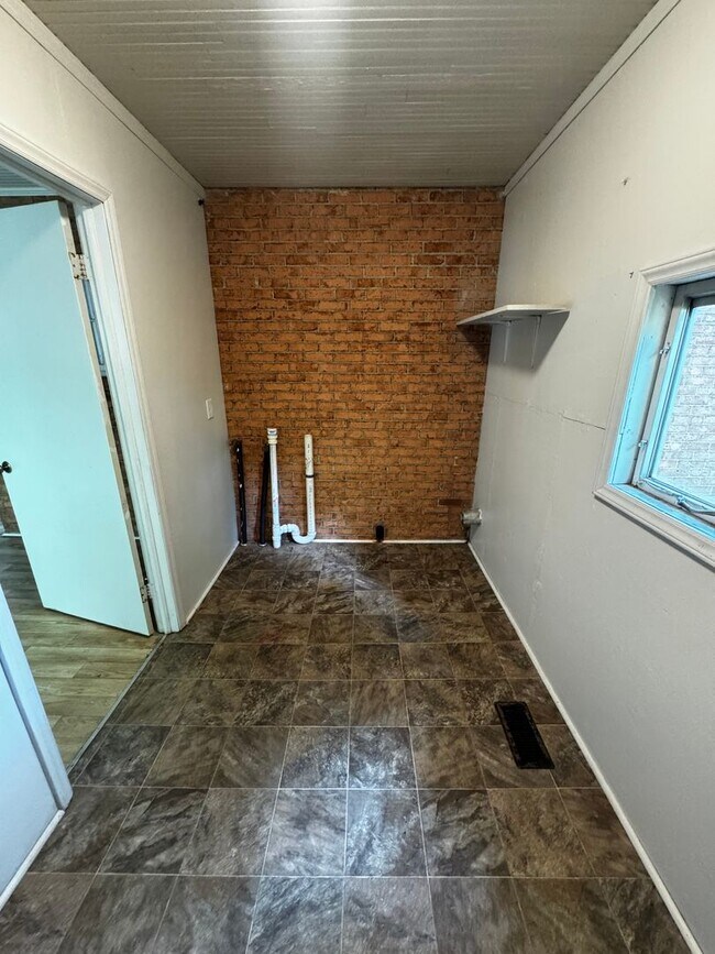 Building Photo - 2/1 Duplex with office space in Shelby, NC