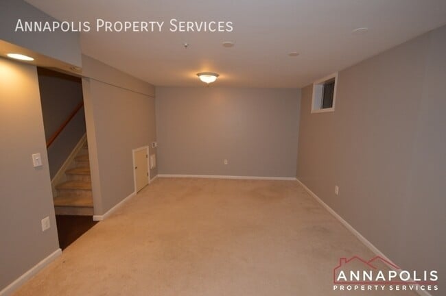 Building Photo - 546 Francis Nicholson Way