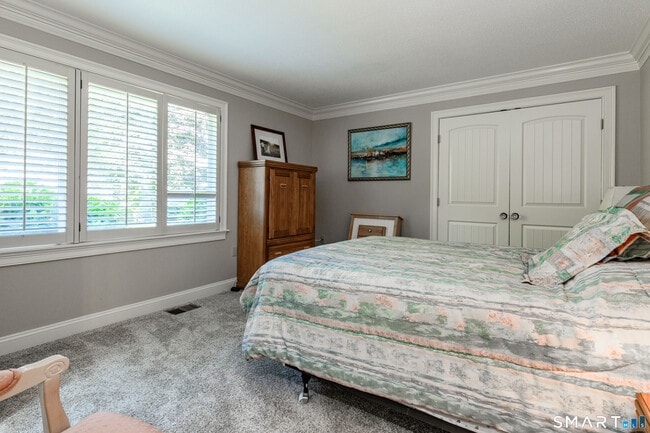 Building Photo - 2 Bramble Bush