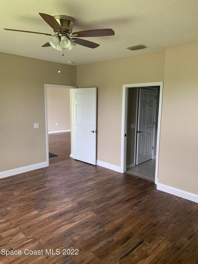 Building Photo - 700 Trotter Ln