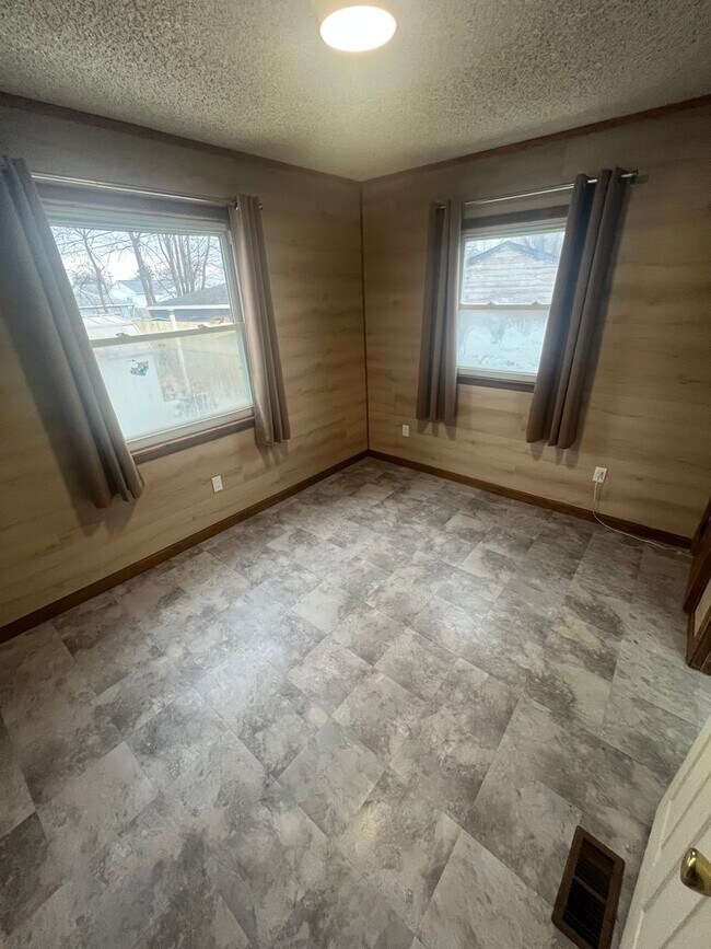 Building Photo - 8628 Chapp Ave