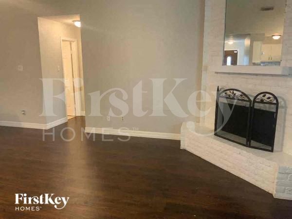 Building Photo - 2411 Shady Brook Dr