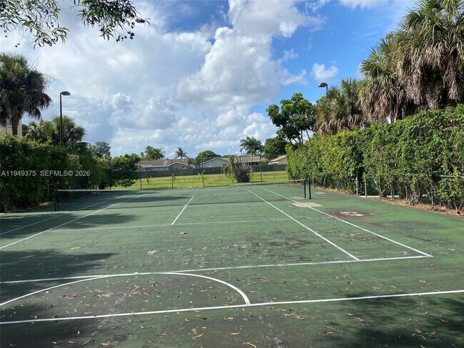 Building Photo - 9999 Summerbreeze Dr