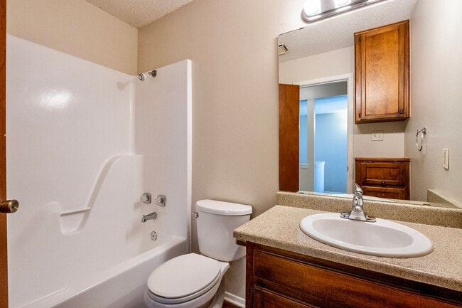 Building Photo - Immaculate 2 Bed, 2 Bath w/Loft Space!