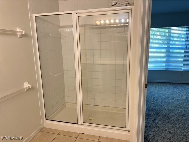 Building Photo - 860 Hampton Cir