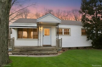 Building Photo - 2099 Van Courtland Ave
