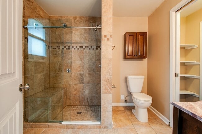 Building Photo - 821 W McKennie Ave