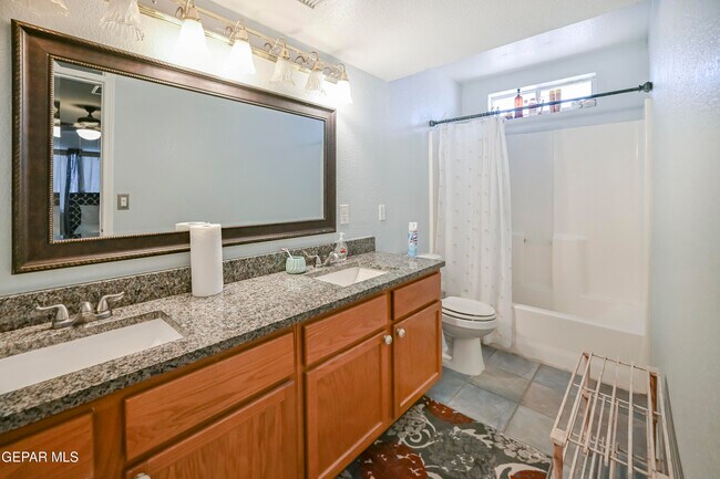 Building Photo - 12732 Tierra Salas Dr