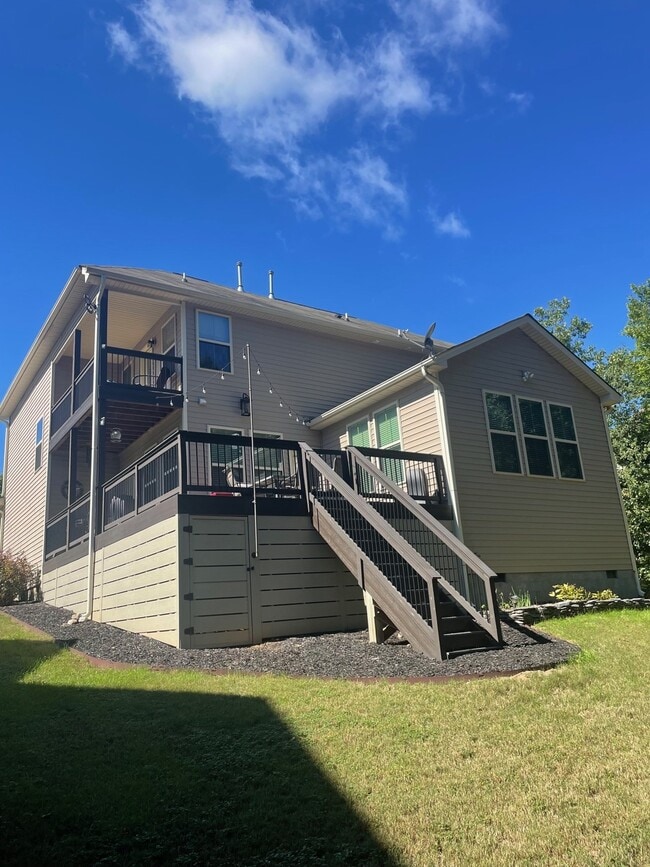 Building Photo - 30 Summit Point