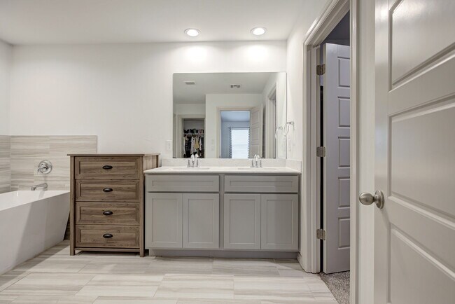 Building Photo - 14701 Travertine Fls Ln