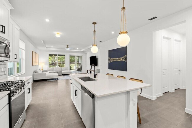 Building Photo - 9165 Remy Ln