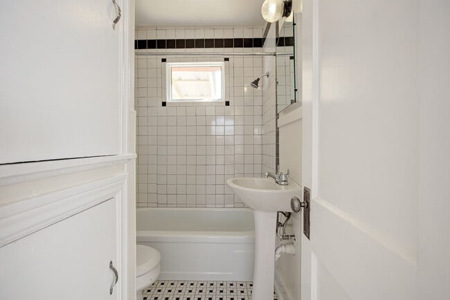 Building Photo - 401 S Berry Rd