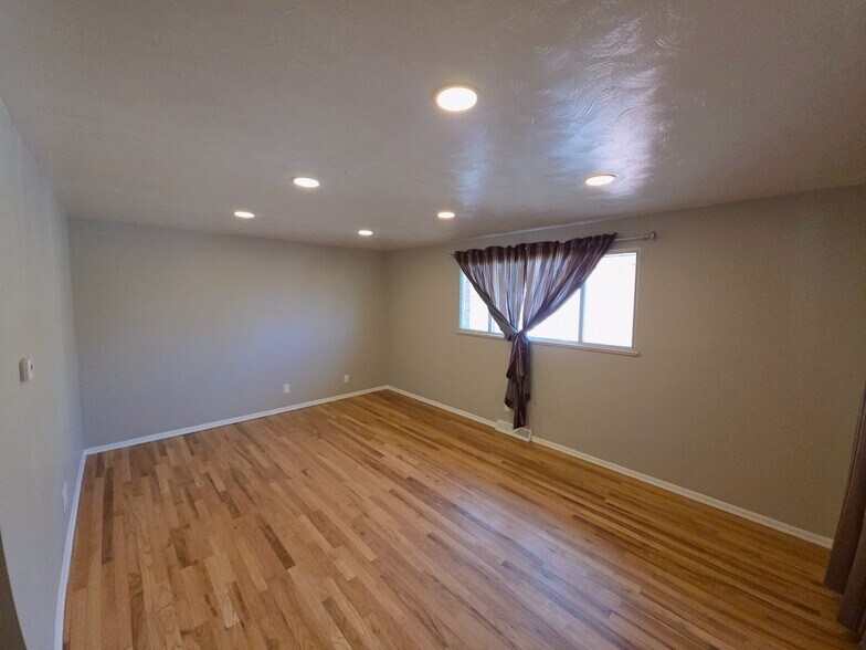 Livingroom - 209 S Hooker St