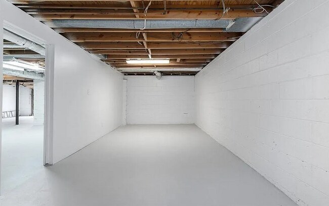 Building Photo - 5090 Heather Rd SE