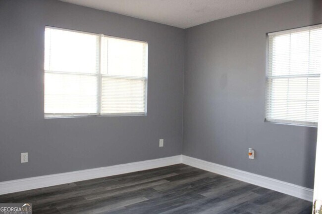 Building Photo - 884 Neal St NW