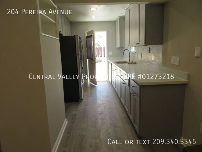 Building Photo - 204 Pereira Ave