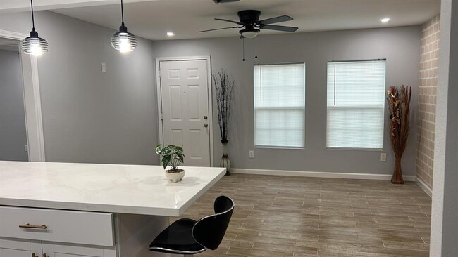 Building Photo - 8226 Darlington Dr