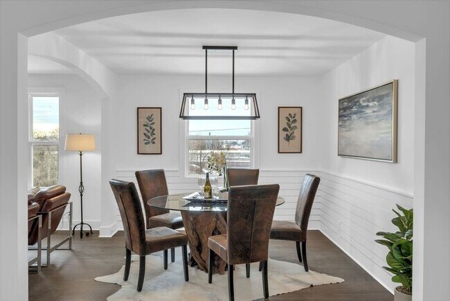 Building Photo - Beautiful Remodeled Ranch House in Madison